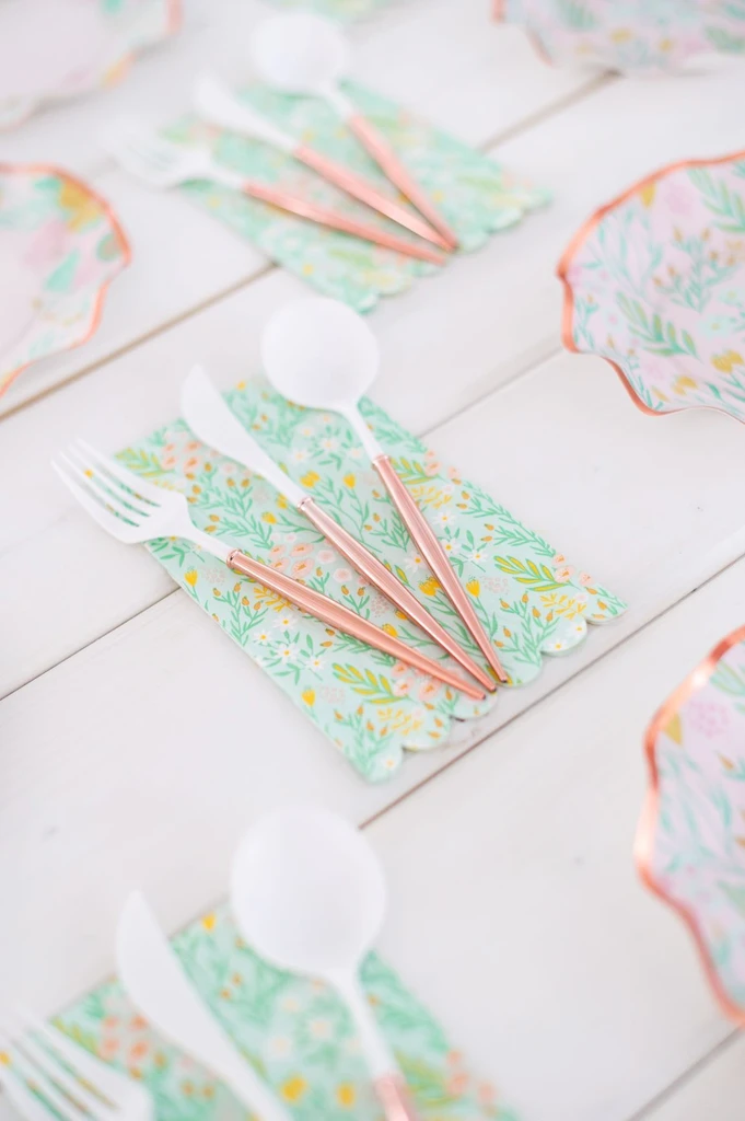 White and Rose Gold BELLA 24 Piece Flatware